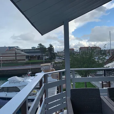 Marina *